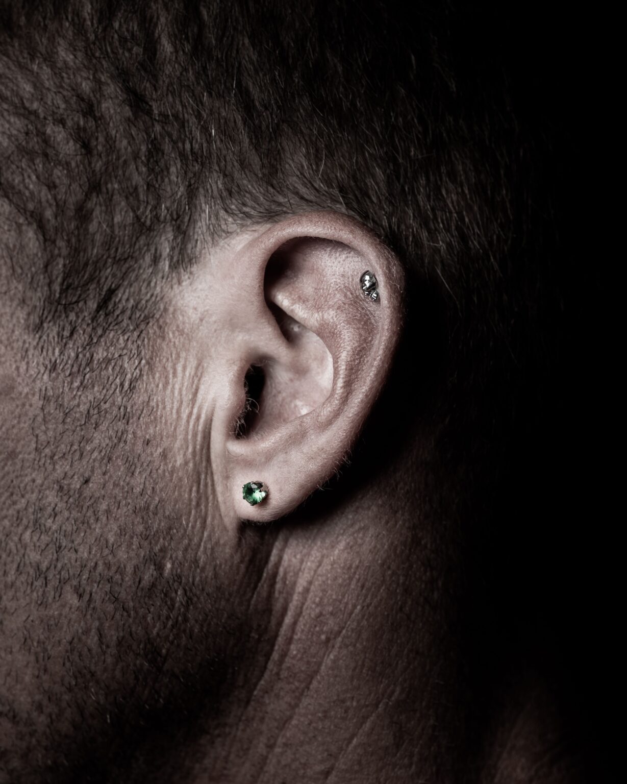 Why Flat Back Earrings Are a Comfortable Choice for Everyday Wear